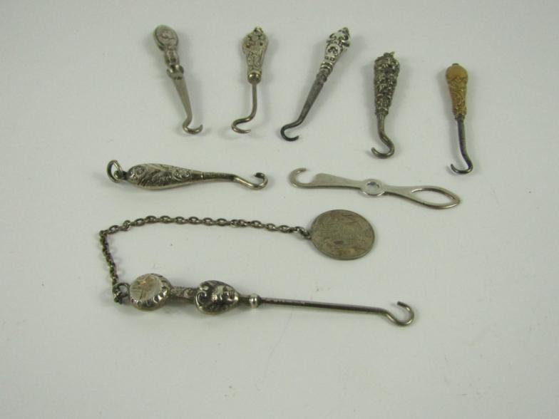 Eight small button hooks, including a silver skeleton hook.