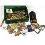 Various military buttons, cap badges, etc., to include Third King's Own Hussars, with horse, 6cm