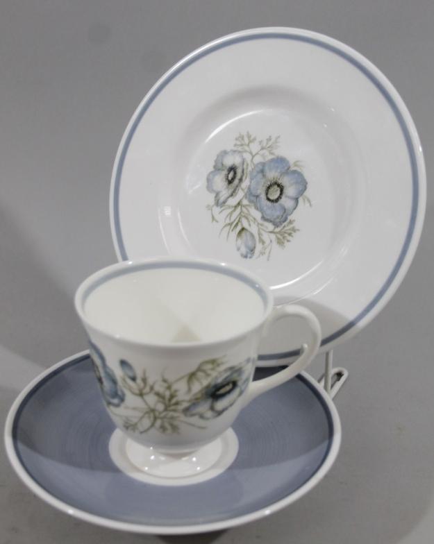 A Susie Cooper Glen Mist bone china part service, comprising six cups, 5cm high, saucers and side - Image 2 of 3