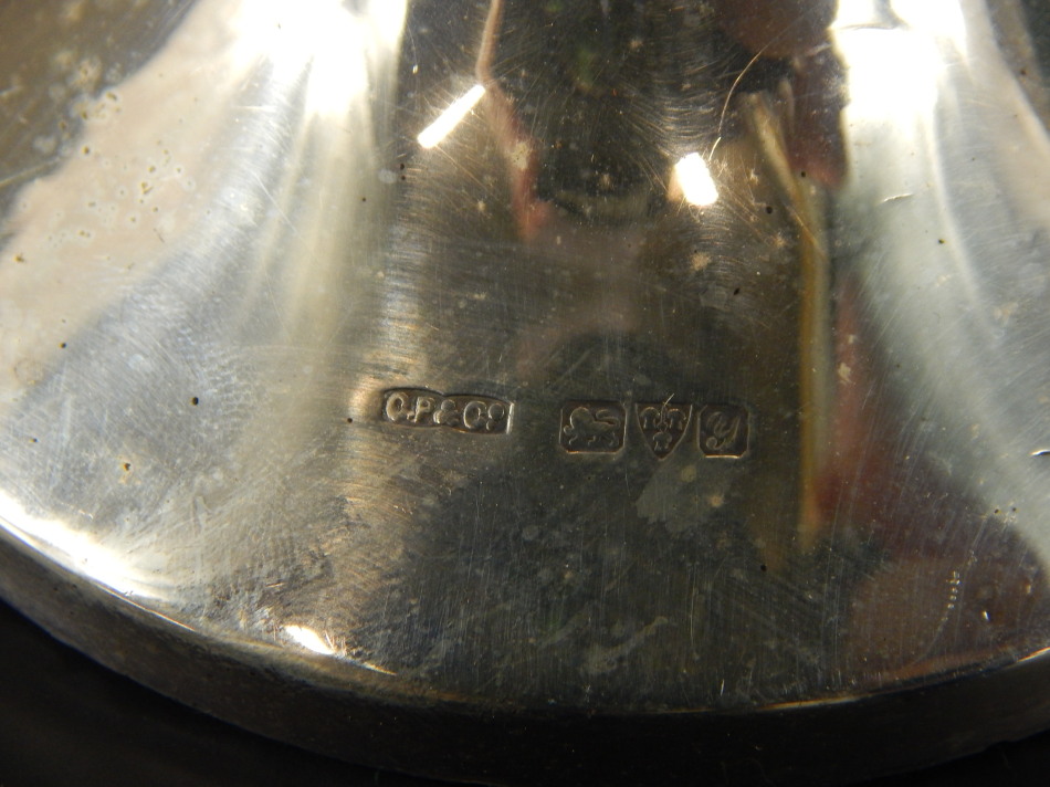 A George V cased silver timepiece, round clock dial, with Roman numerals, and black hands, Chester - Image 3 of 3