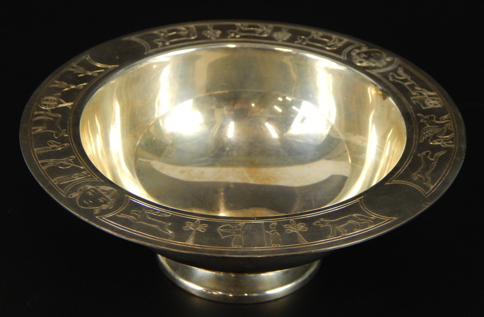 A George V silver dish, with design of animals and carts, Sheffield 1933, 8½oz, 14cm diameter. (M)