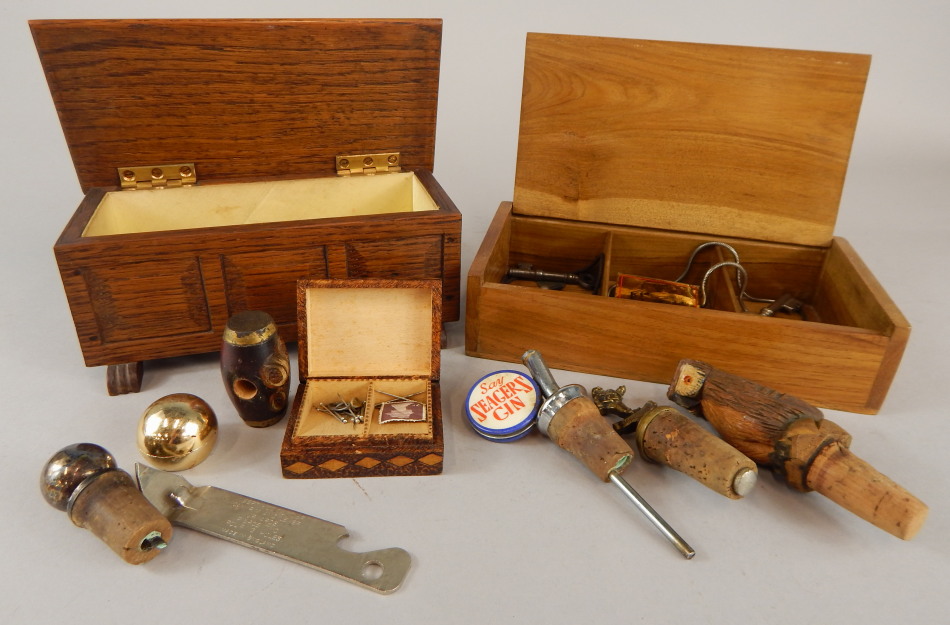 Various wooden items, to include a miniature oak coffer, etc. (M)