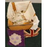 Miscellaneous items of textiles, to include lace items (M)