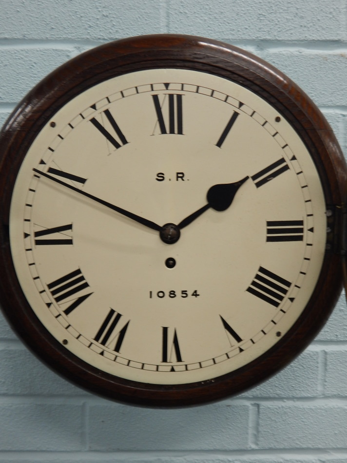 A late 19th/early 20thC oak railway wall clock, the white enamel dial signed S.R., 10854, with brass - Bild 2 aus 3