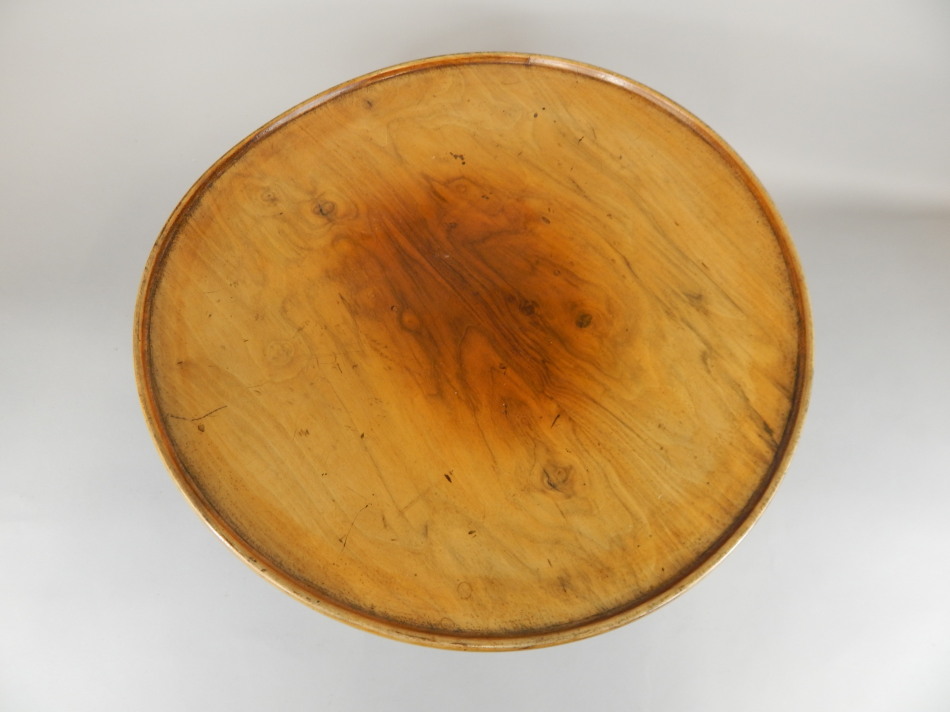 A late 19th/early 20thC walnut lazy Susan, the circular dish top on a revolving colun and domed - Bild 3 aus 3
