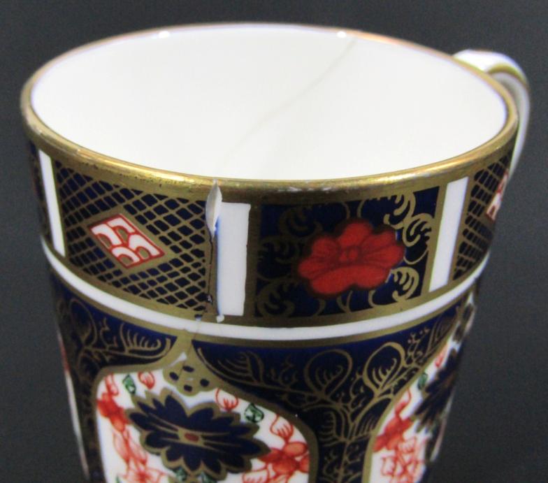 A matched set of ten Royal Crown Derby Imari pattern coffee cans, with saucers, 7cm high. (AF) - Image 4 of 4