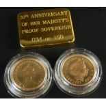 A 1979 and 2009 gold sovereigns 30th anniversary set, with plaque