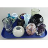 Various items of Art Glass, to include a Cornish vase, Mdina leaf shaped dish, etc.