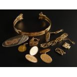 Various 9ct gold and other items, to include a gold plated bangle, a silver oval bar brooch, a