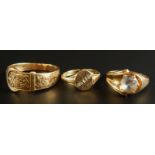 Three 9ct gold dress rings, to include a buckle ring, a stone set signet ring, and a white stone set