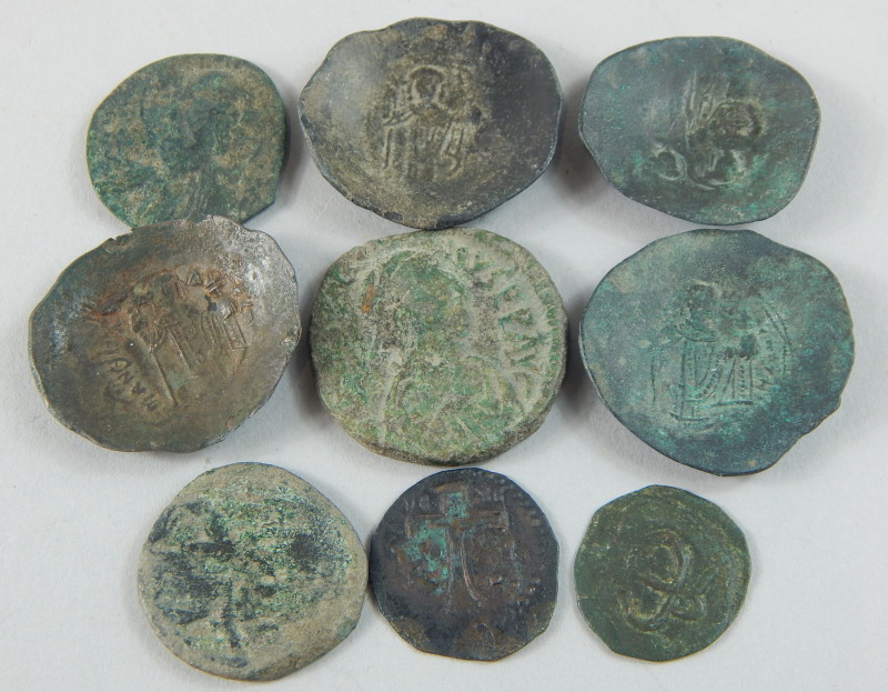 A collection of Byzantine bronze coins, for the Emperors Justinius I, Alexi etc. (9)