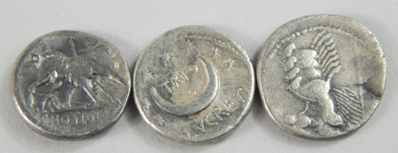 Three Roman Republic silver Denarius, one cast with Hosidios Geta, circa 68BC, another Lucratius - Image 2 of 2