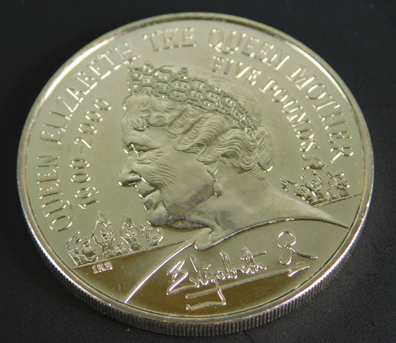 A Queen Elizabeth the Queen Mother £5 silver coin, dated 2000