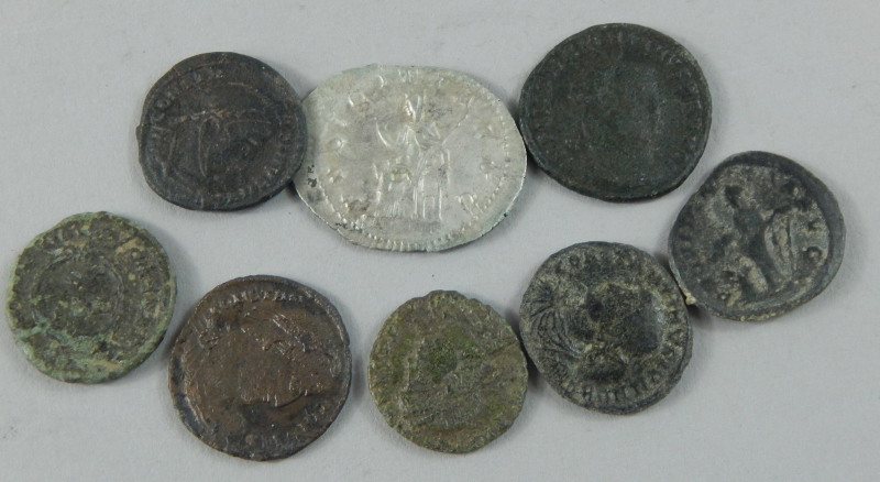 Eight Roman style coins, for Constantine I, Licinius Crispus etc., to include some replicas - Image 2 of 2