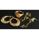 Various yellow metal, to include a pair of 9ct gold hoop earrings, a 9ct gold signet ring (AF),