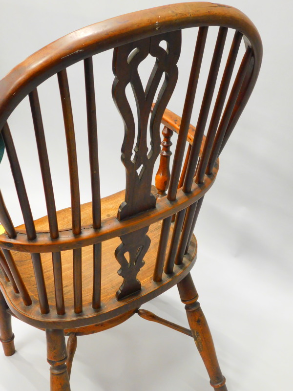 A mid 19thC yew, ash and elm Windsor chair, with a pierced splat, solid seat, on turned legs with - Image 2 of 3