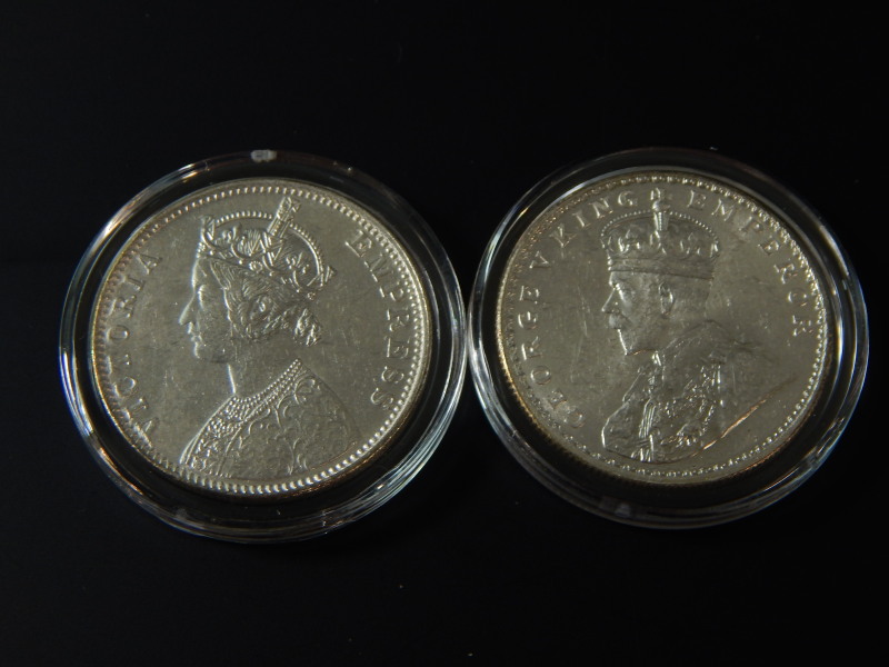 A presentation coin set, for George V one Rupee, and Dronning Victoria one Rupee, in fitted case, - Image 2 of 3