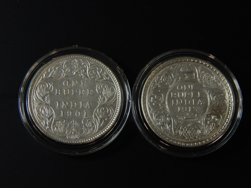 A presentation coin set, for George V one Rupee, and Dronning Victoria one Rupee, in fitted case, - Image 3 of 3