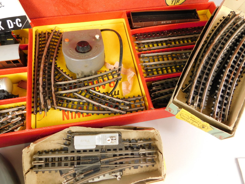 A collection of model railway items, to include a Trix Twin railway boxed train set with single - Image 3 of 3