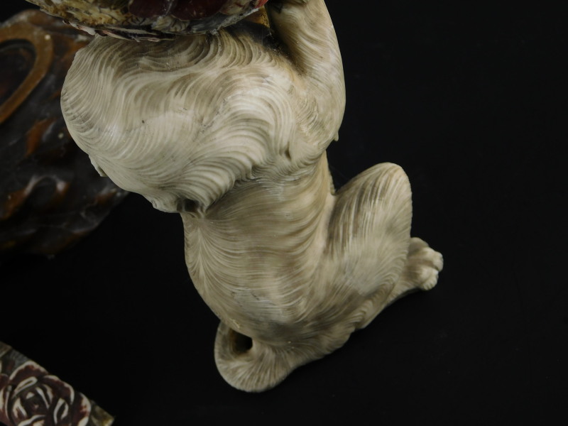 A late 19thC Meiji period Japanese ivory and shiboyama Okimono, carved in the form of a lion holding - Bild 5 aus 5