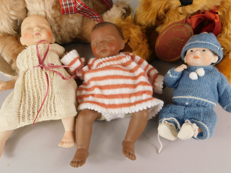 Various children's toys, to include two modern porcelain dolls, a Fair doll made by Diana Taylor, - Image 2 of 3