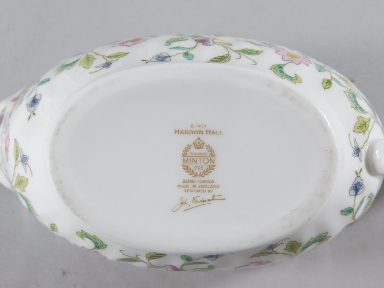 A large quantity of Minton Haddon Hall pattern tea and dinnerware, to include two oval two handled - Bild 2 aus 2