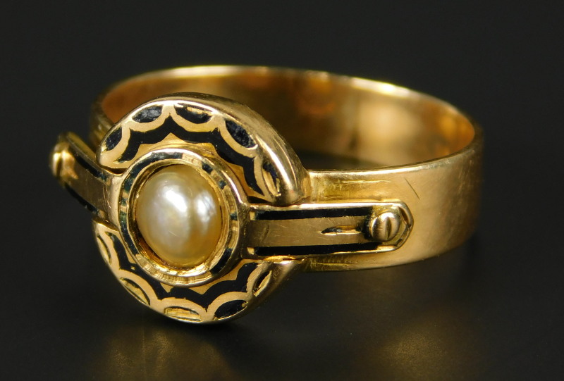 A memorial ring, with central pearl and black enamel design, yellow metal, unmarked, 2.9g all in.