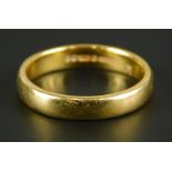 An 18ct gold wedding band, 4.8g.