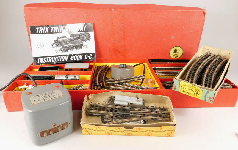 A collection of model railway items, to include a Trix Twin railway boxed train set with single