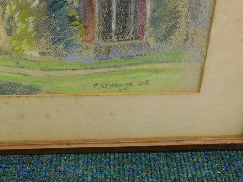 Fred Stubbings (20thC). Country house, pastel, signed and dated (19)48, 30cm x 46cm - Bild 3 aus 4