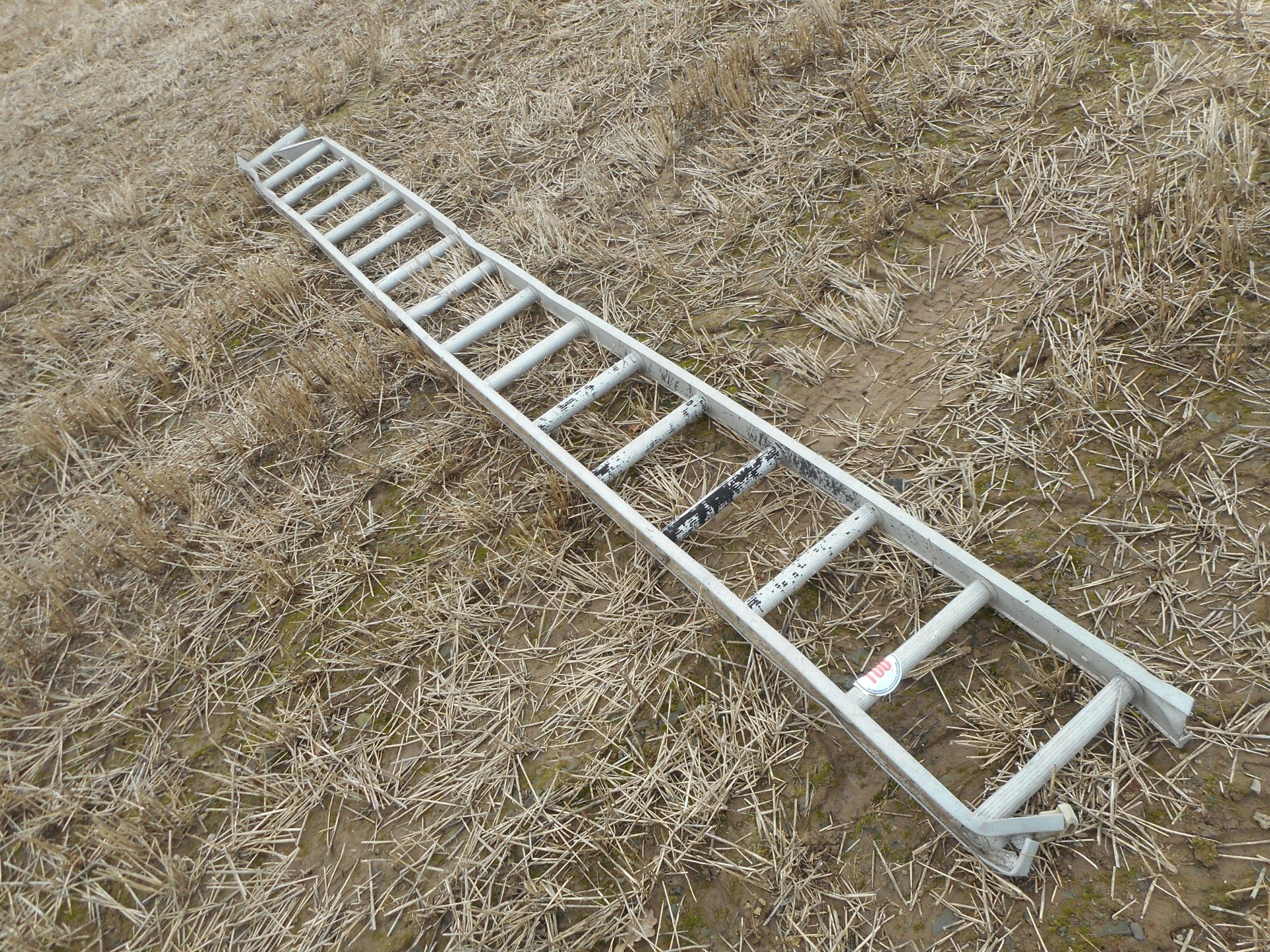 ALUMINIUM LADDER