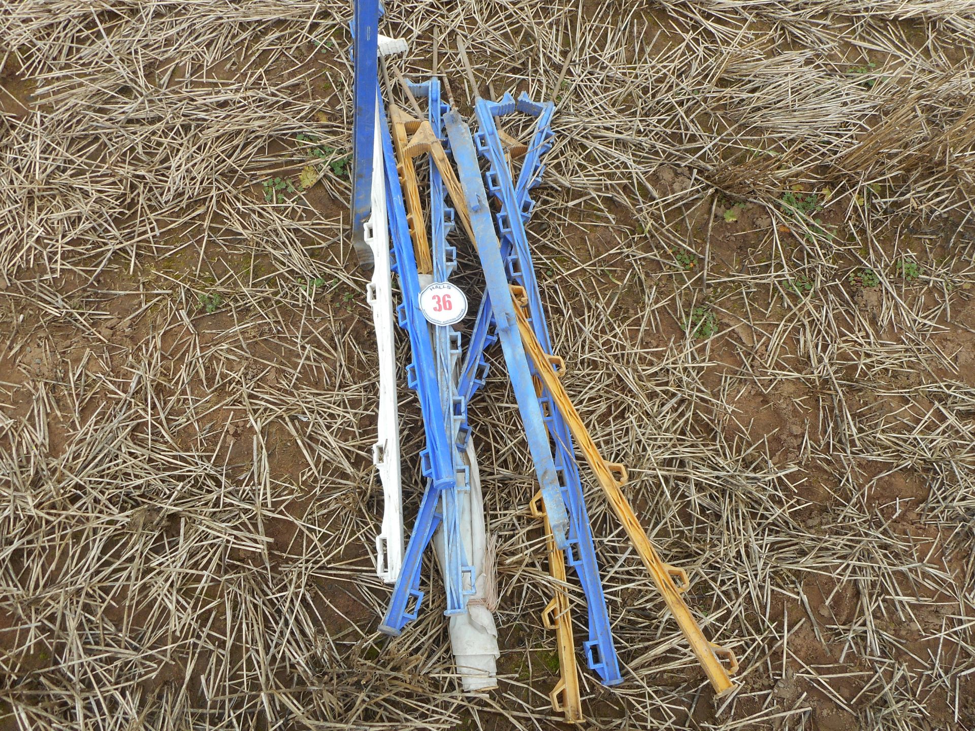 QUANTITY OF ELECTRIC FENCE STAKES