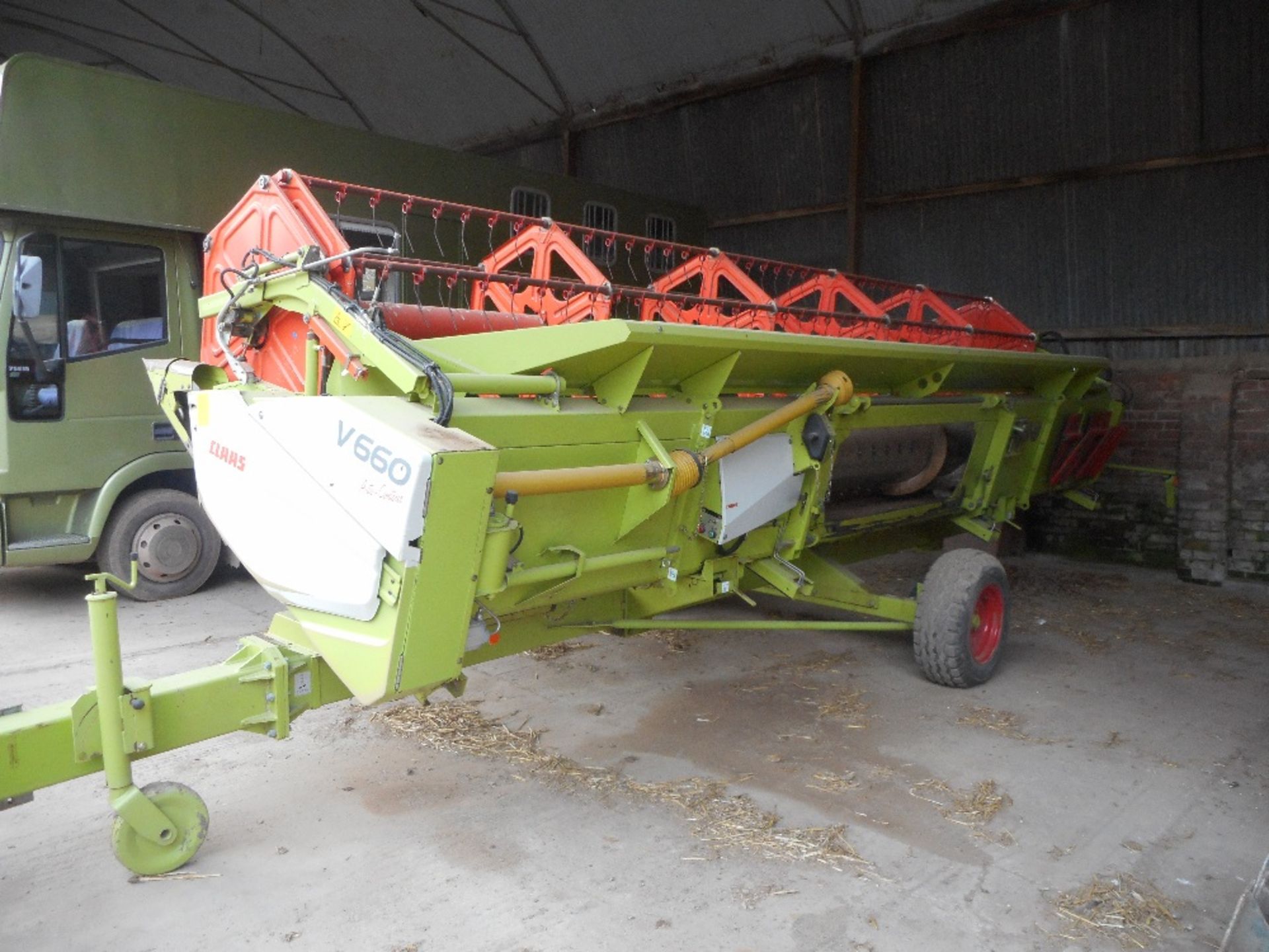 CLASS 440 TUCANO COMBINE HARVESTER REG DX09 HYU 22FT CUT, BED TRAILER 1050 DRUM HOURS FIRST REG 01/ - Image 2 of 6