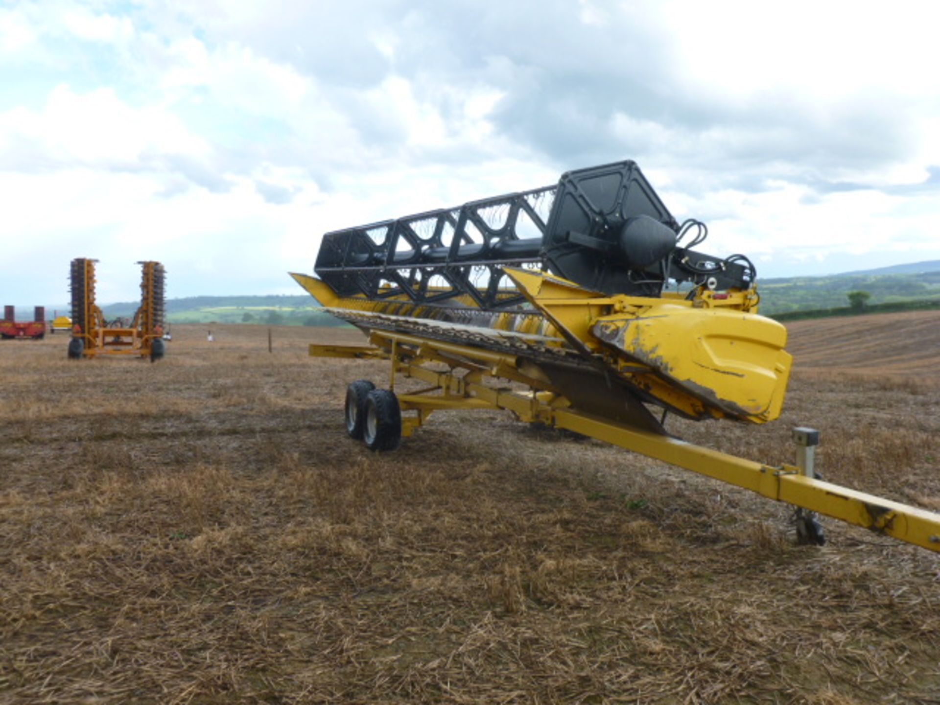 2007 NEW HOLLAND CR9060 COMBINE HARVESTER 4 WD 24FT VARIFEED HEADER,2 RAPE KNIVES 1635 DRUM HOURS, - Image 3 of 5