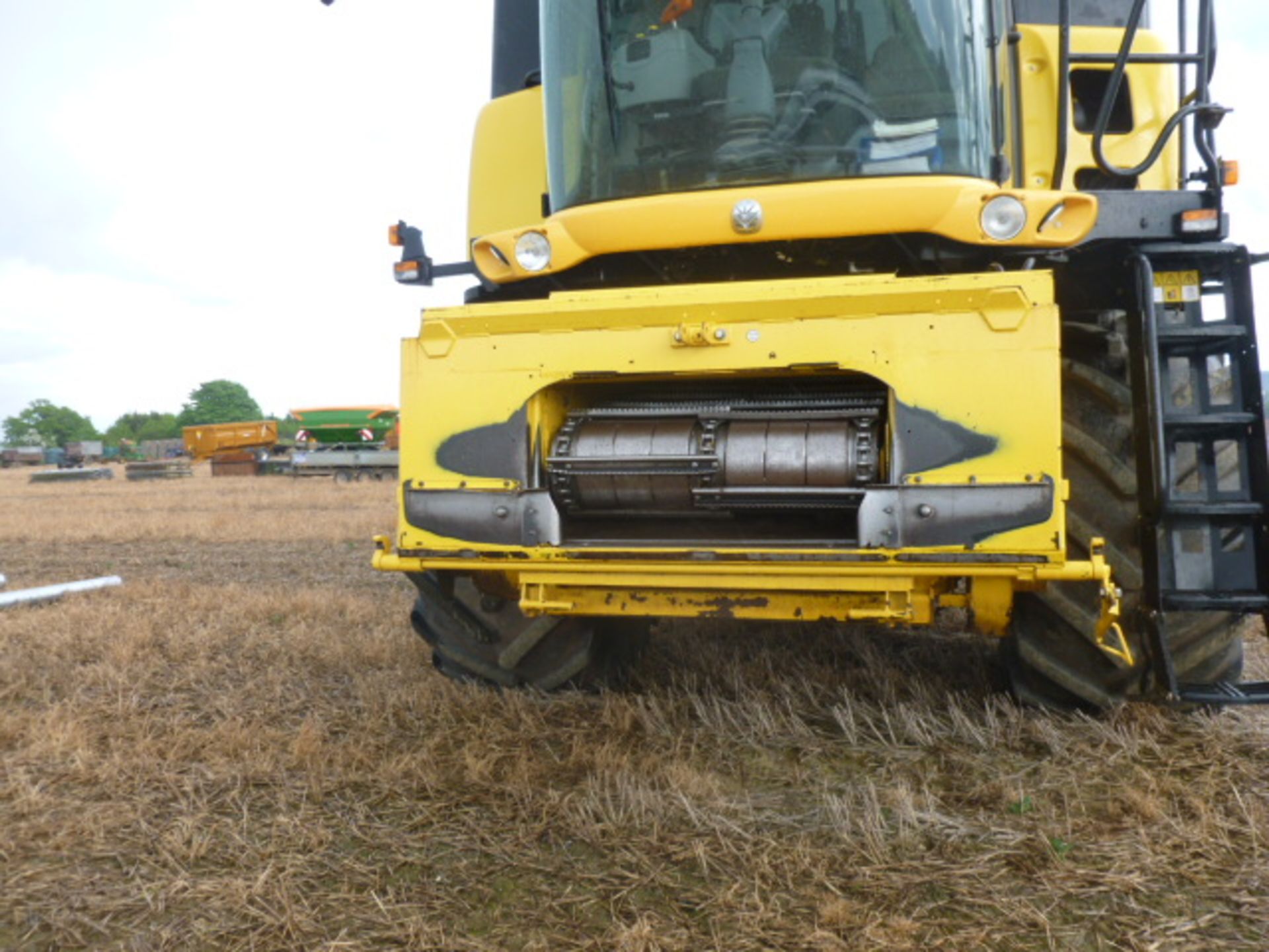 2007 NEW HOLLAND CR9060 COMBINE HARVESTER 4 WD 24FT VARIFEED HEADER,2 RAPE KNIVES 1635 DRUM HOURS, - Image 4 of 5