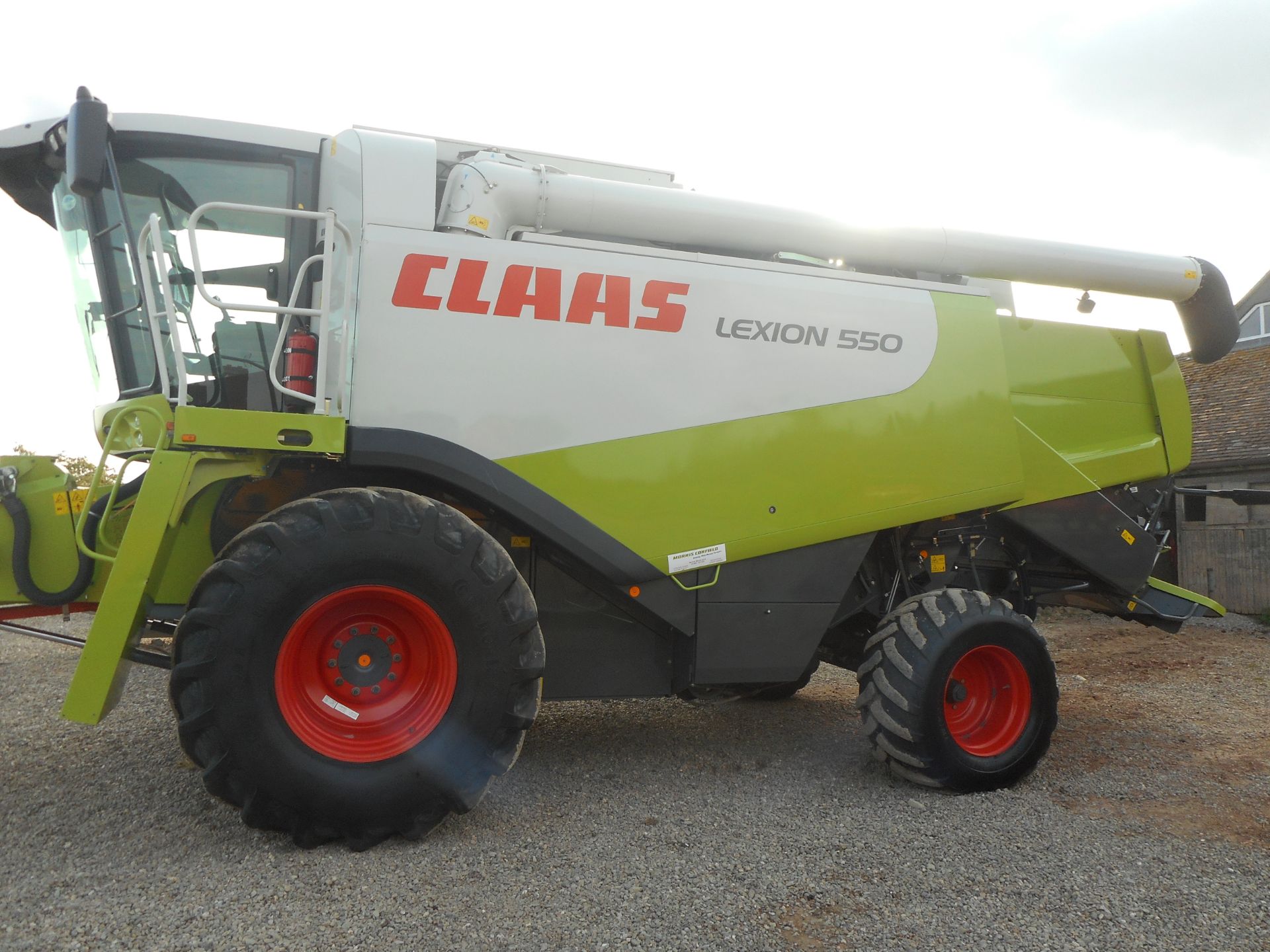 CLASS LEXION 550 COMBINE HARVESTER REG AY57 CXB 880CC ,22FT CUT, BED TRAILER, SIDE KNIFE  1ST REG - Image 3 of 4