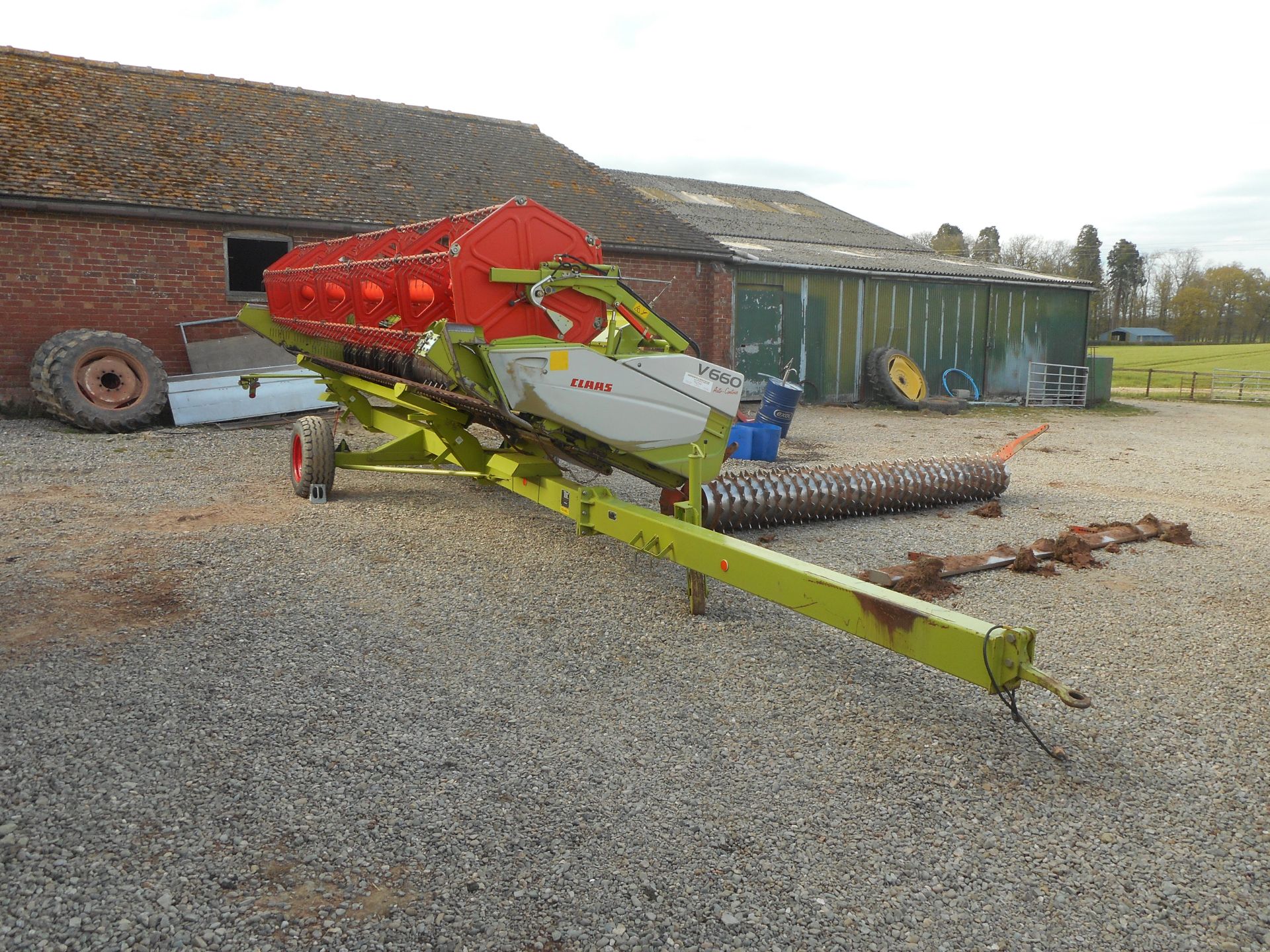 CLASS LEXION 550 COMBINE HARVESTER REG AY57 CXB 880CC ,22FT CUT, BED TRAILER, SIDE KNIFE  1ST REG - Image 4 of 4