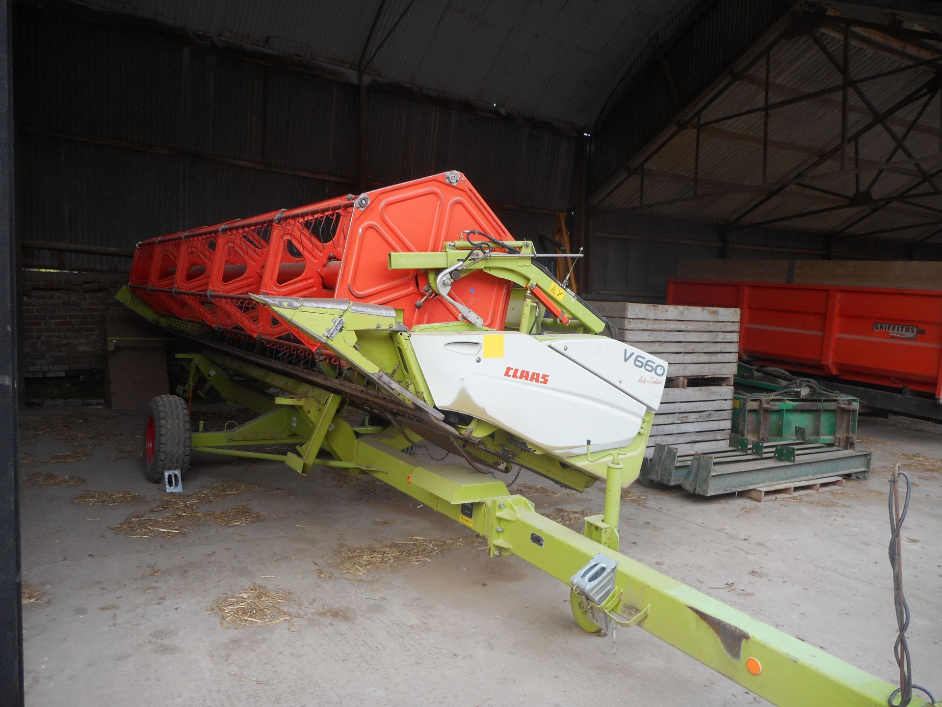 CLASS 440 TUCANO COMBINE HARVESTER REG DX09 HYU 22FT CUT, BED TRAILER 1050 DRUM HOURS FIRST REG 01/ - Image 3 of 6