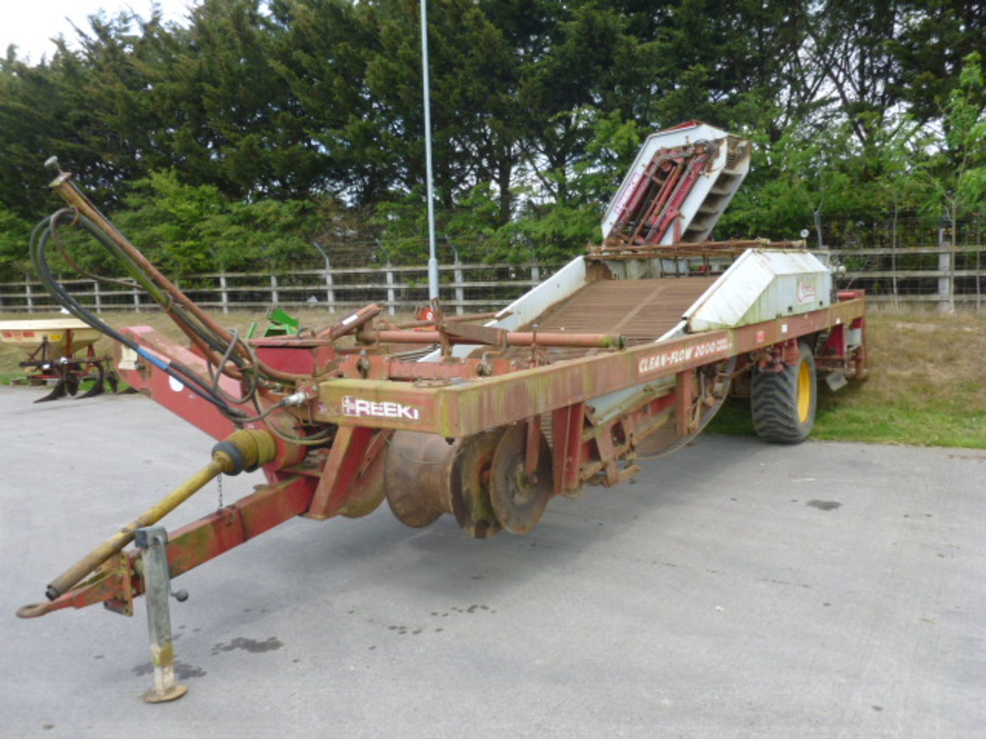REEKIE CLEARFLOW POTATO HARVESTER AND PICKING TABLE