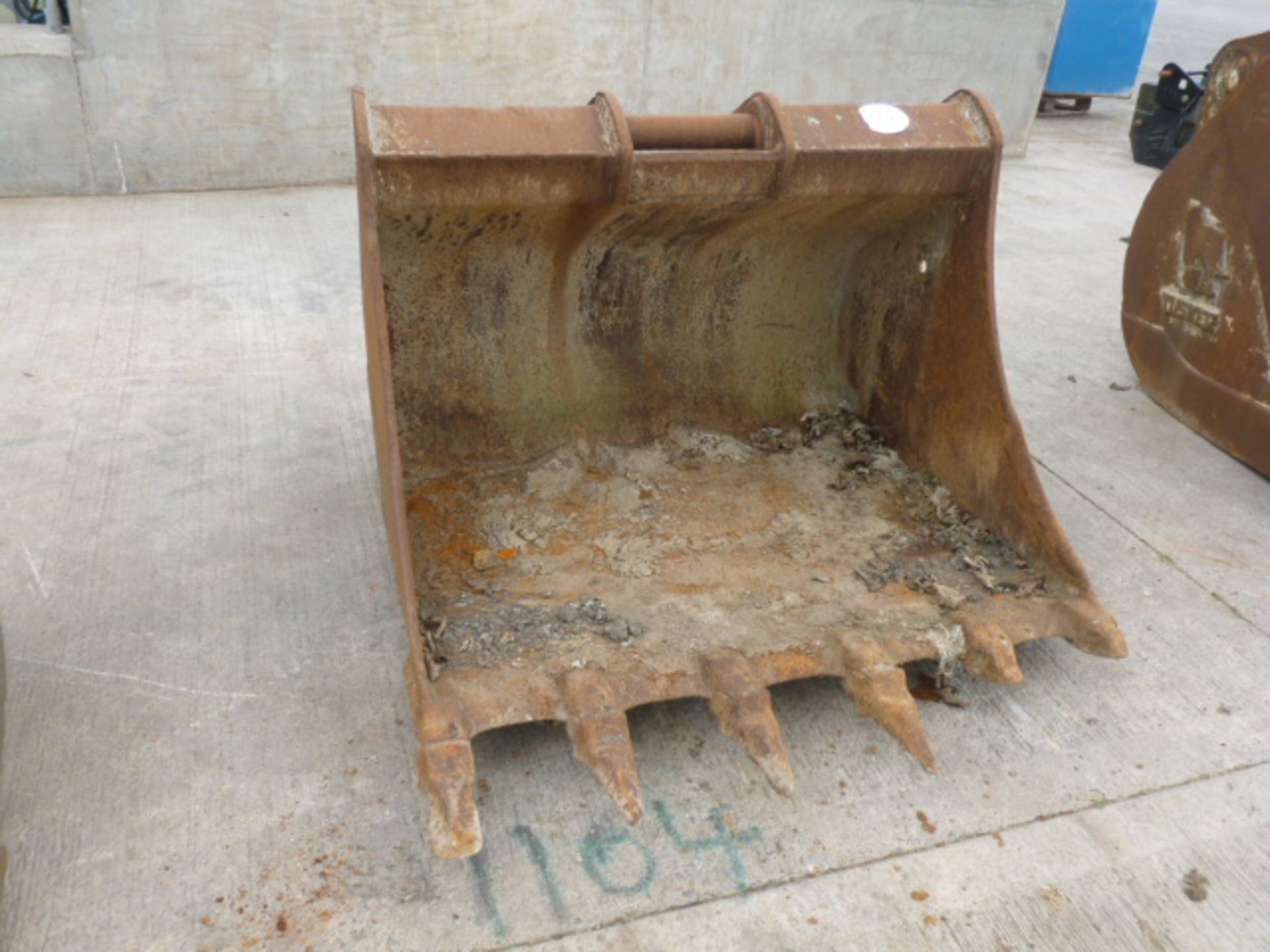 VARIOUS DIGGER BUCKETS