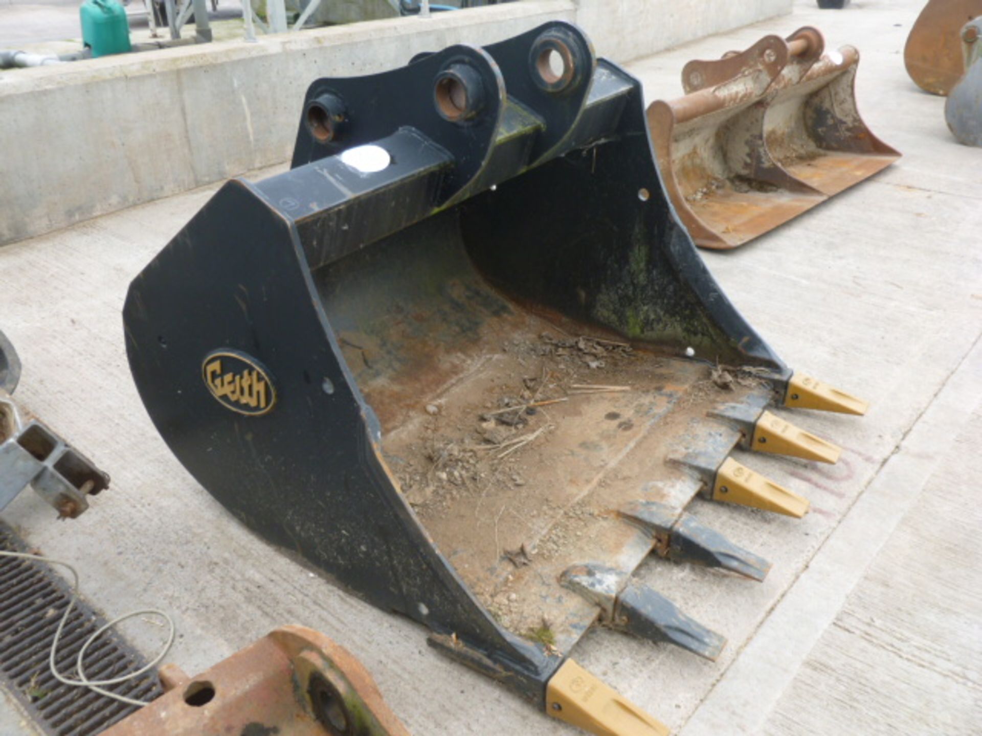 VARIOUS DIGGER BUCKETS