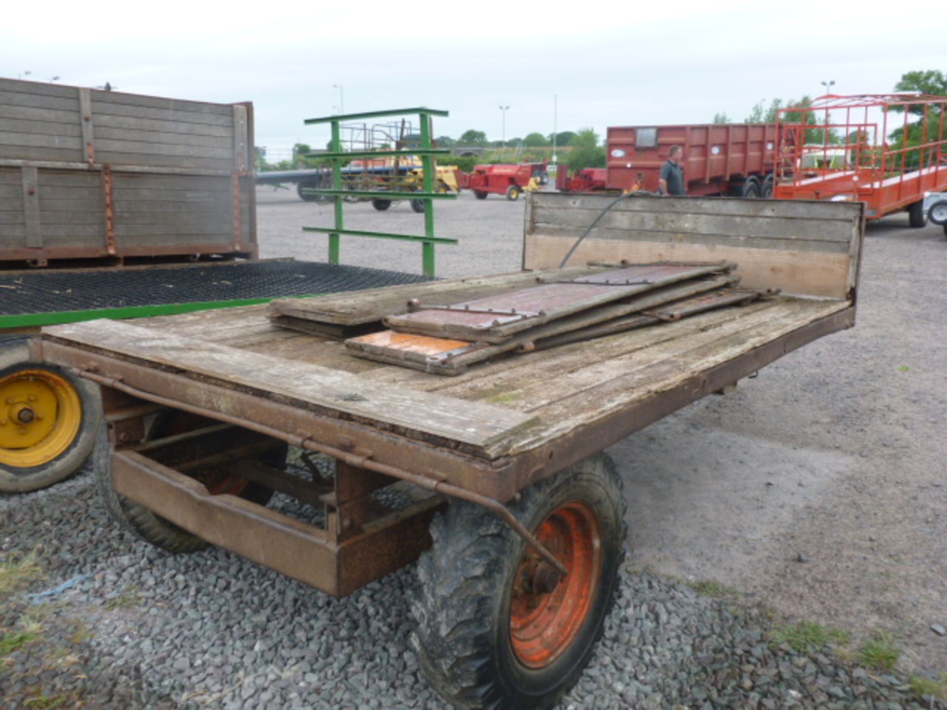 2 WHEEL TIPPING TRAILER WITH SIDES WOODEN MASSEY FERGIE