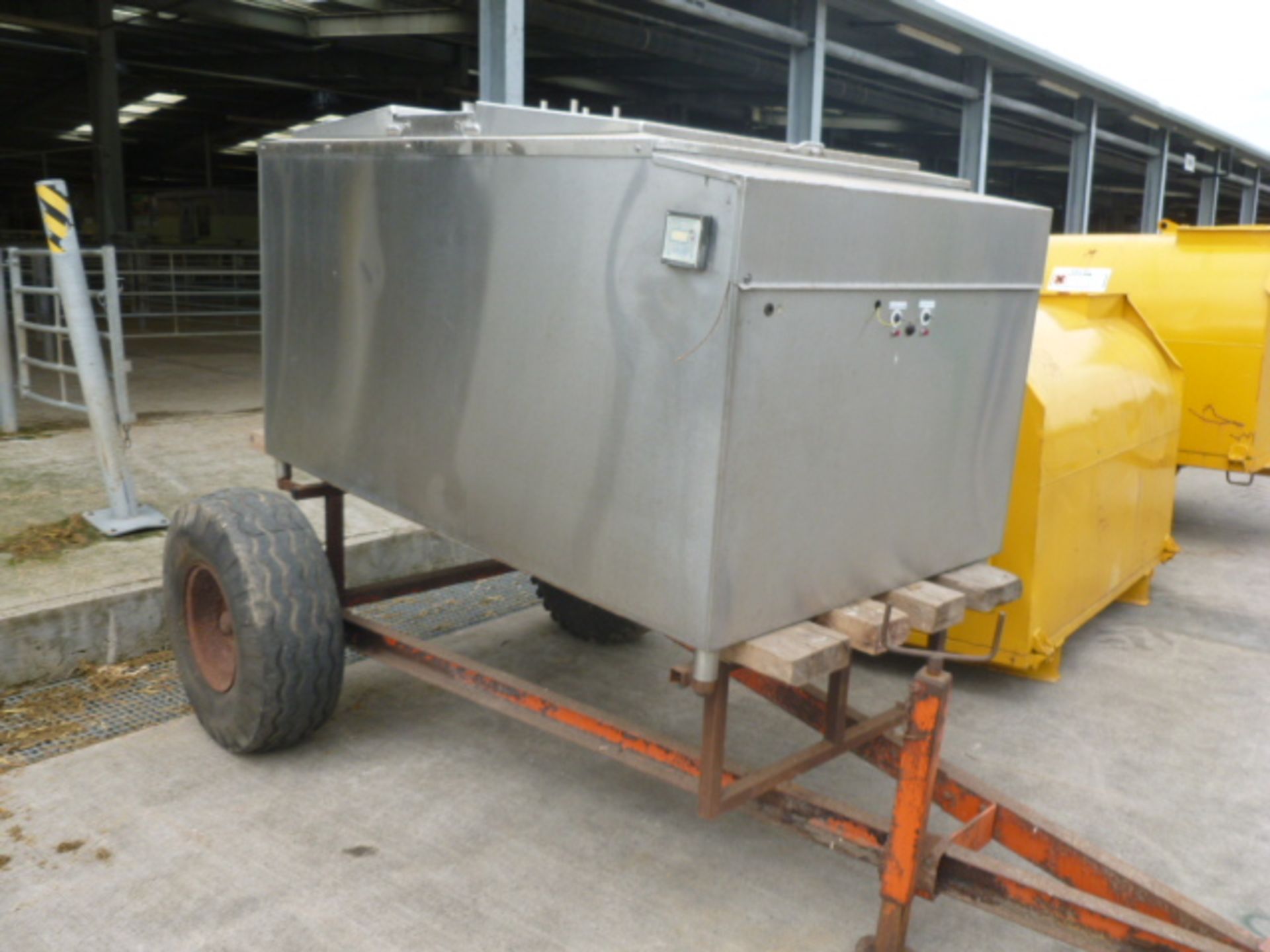 1000L STAINLESS STEEL MOBILE WATER TANK
