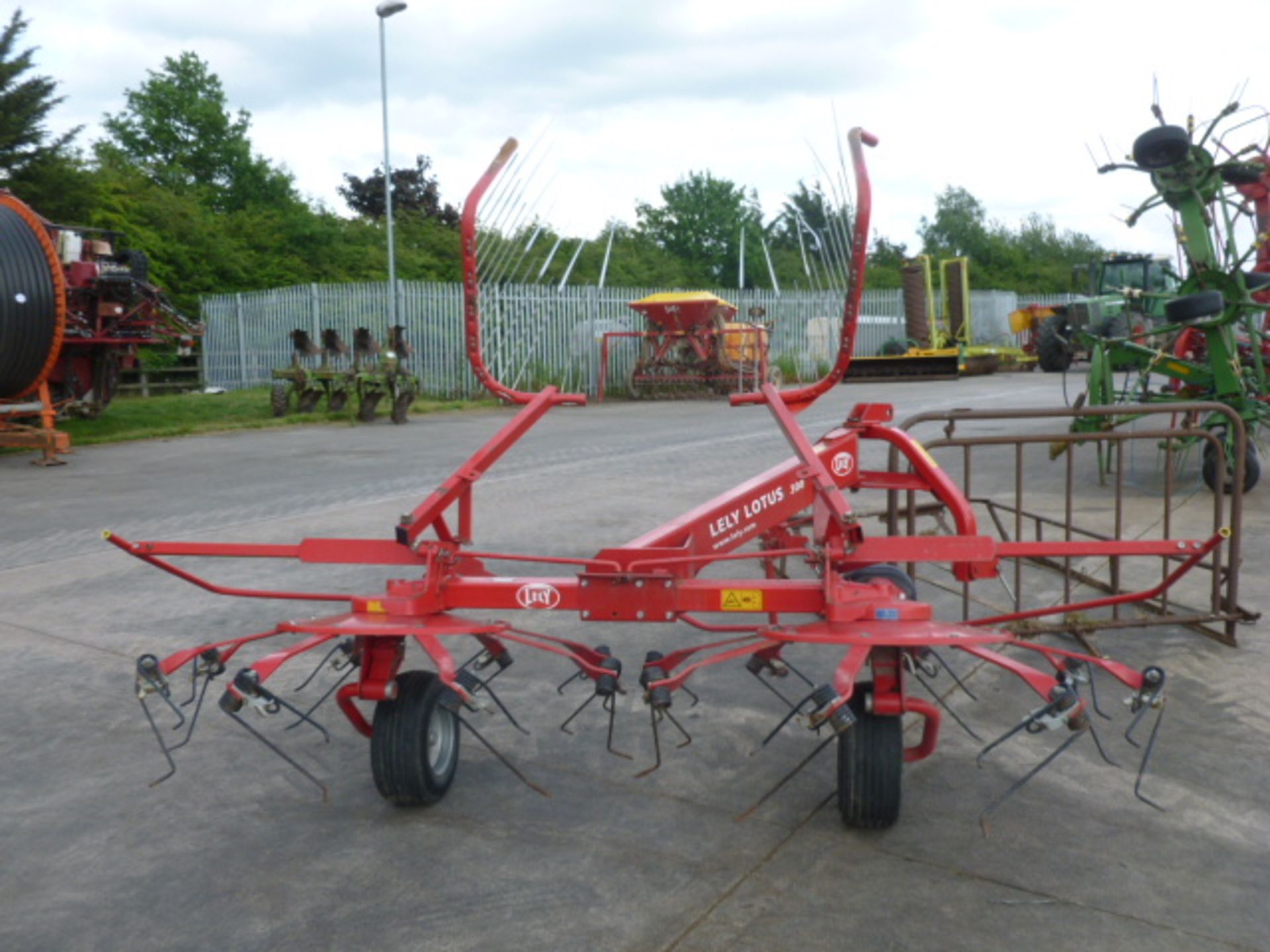 LELY LOTUS HAYBOB