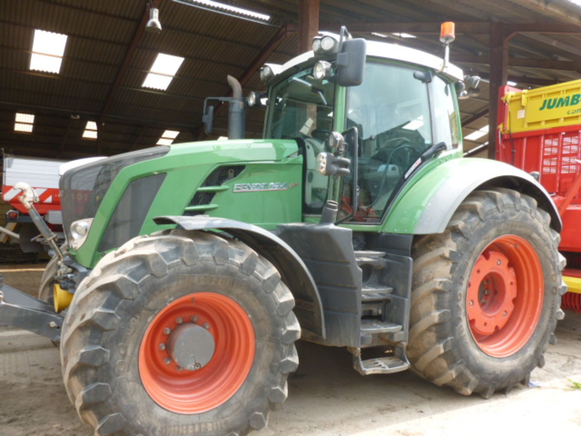 FENDT 824 VARIO TRACTOR C/W FRONT LINKAGE (3700 HOURS ) REG DX12 OWA