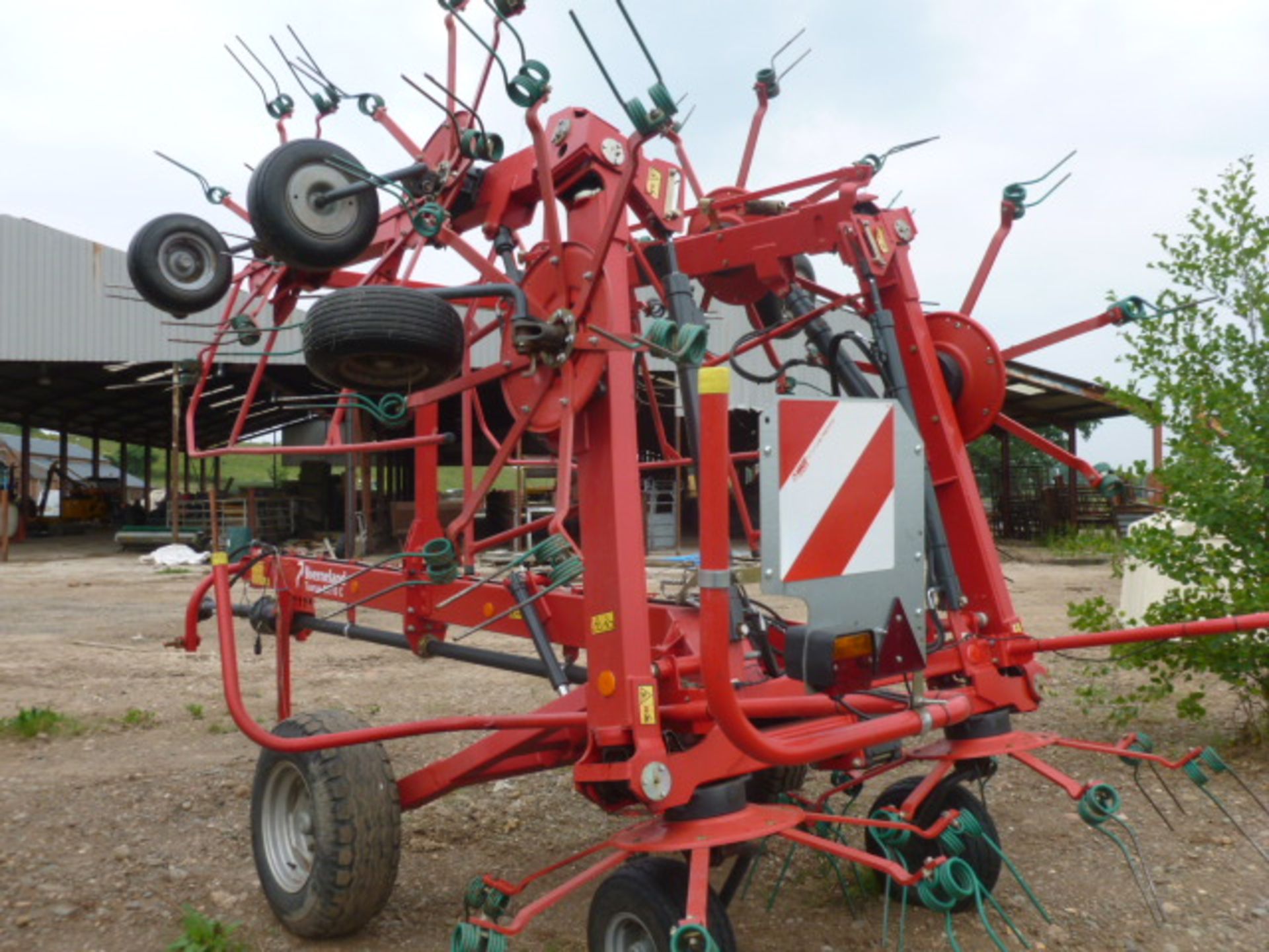 KVERNELAND TAARUP 80110C 10M FOLDING GRASS TEDDER(2013) - Image 4 of 4