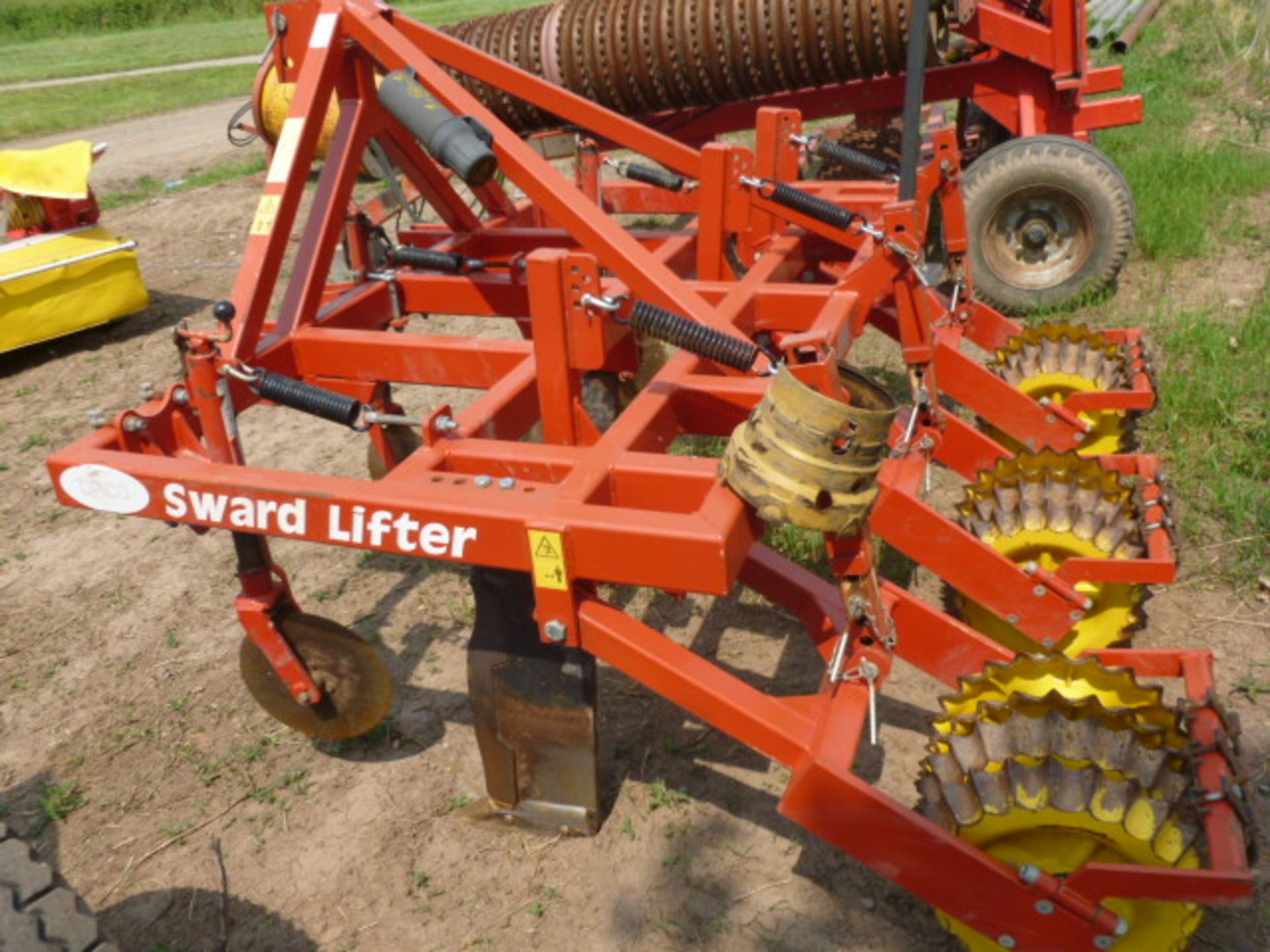 OPICO SWARD LIFTER WITH GUTTLER ROLLER (2010) - Image 3 of 4