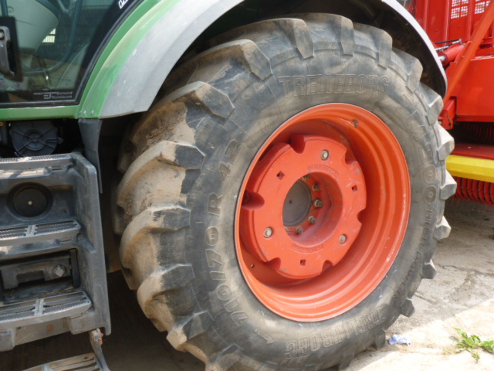 FENDT 824 VARIO TRACTOR C/W FRONT LINKAGE (3700 HOURS ) REG DX12 OWA - Image 6 of 8