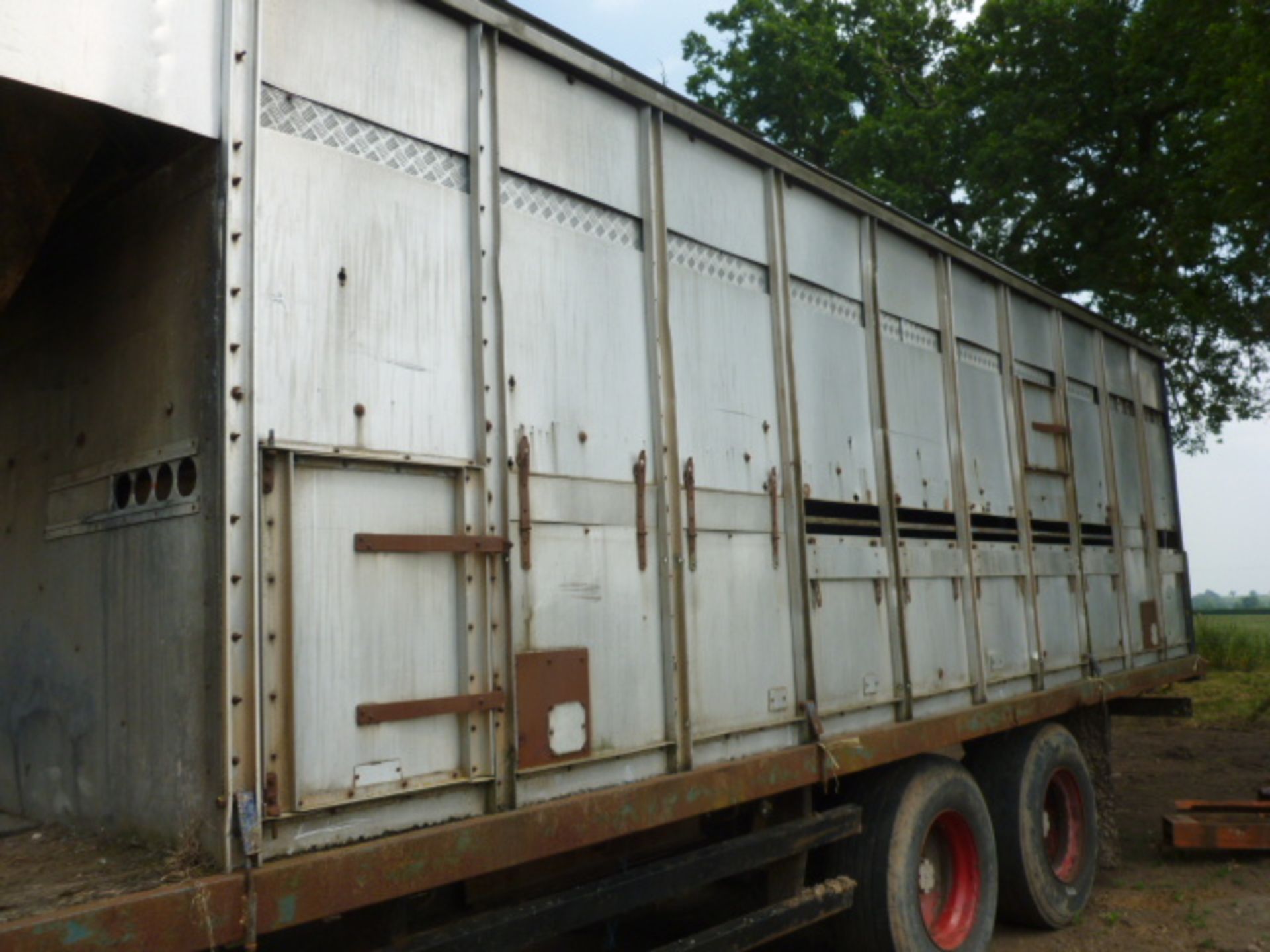 25FT CATTLE TRAILER LIVESTOCK BOX - Image 3 of 4