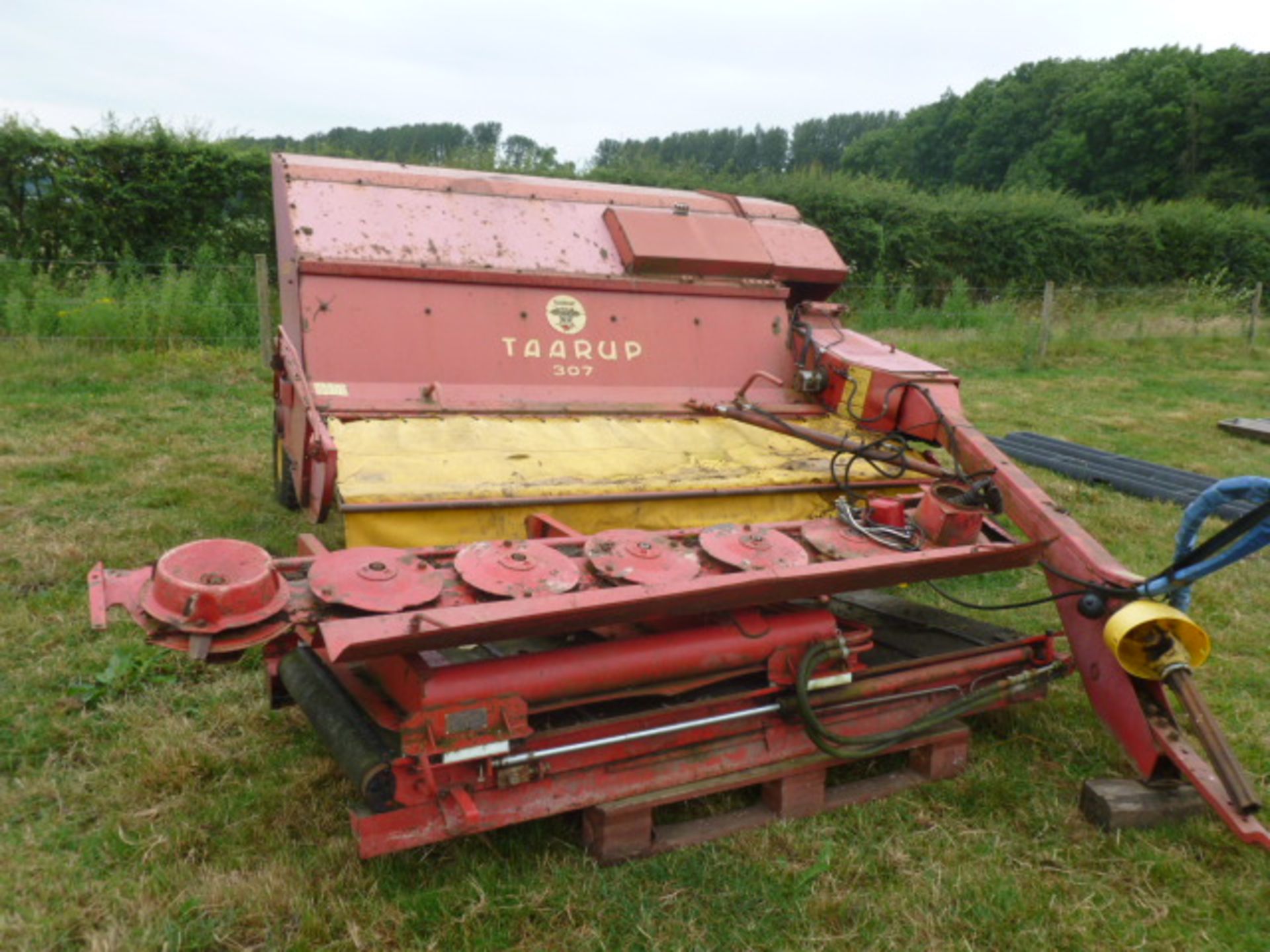 TAARUP 307 AUTO SWATHER - ( SPARES OR REPAIR )